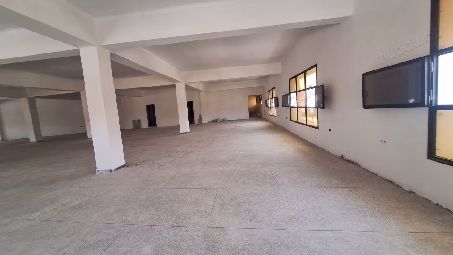 Spazio commerciale in affitto a Lissasfa. Superficie di 500 m². Ascensore
