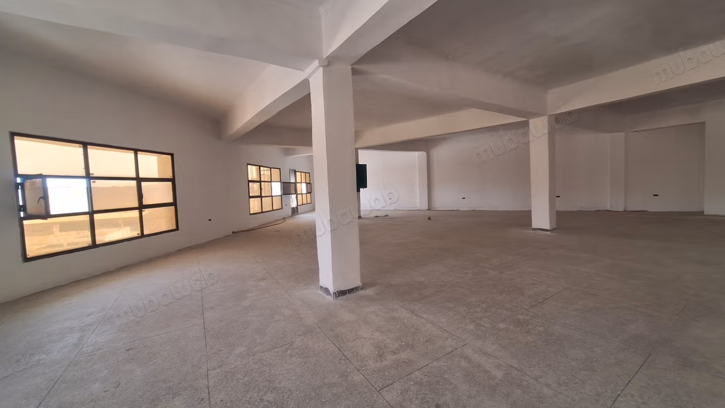 Spazio commerciale in affitto a Lissasfa. Superficie di 500 m². Ascensore