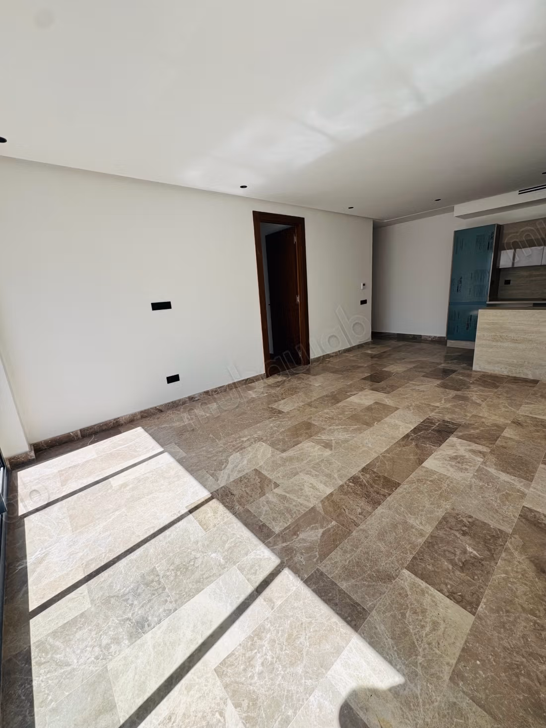 Appartement à vendre à Les princesses. 1 chambre. Porte blindée, sécurité