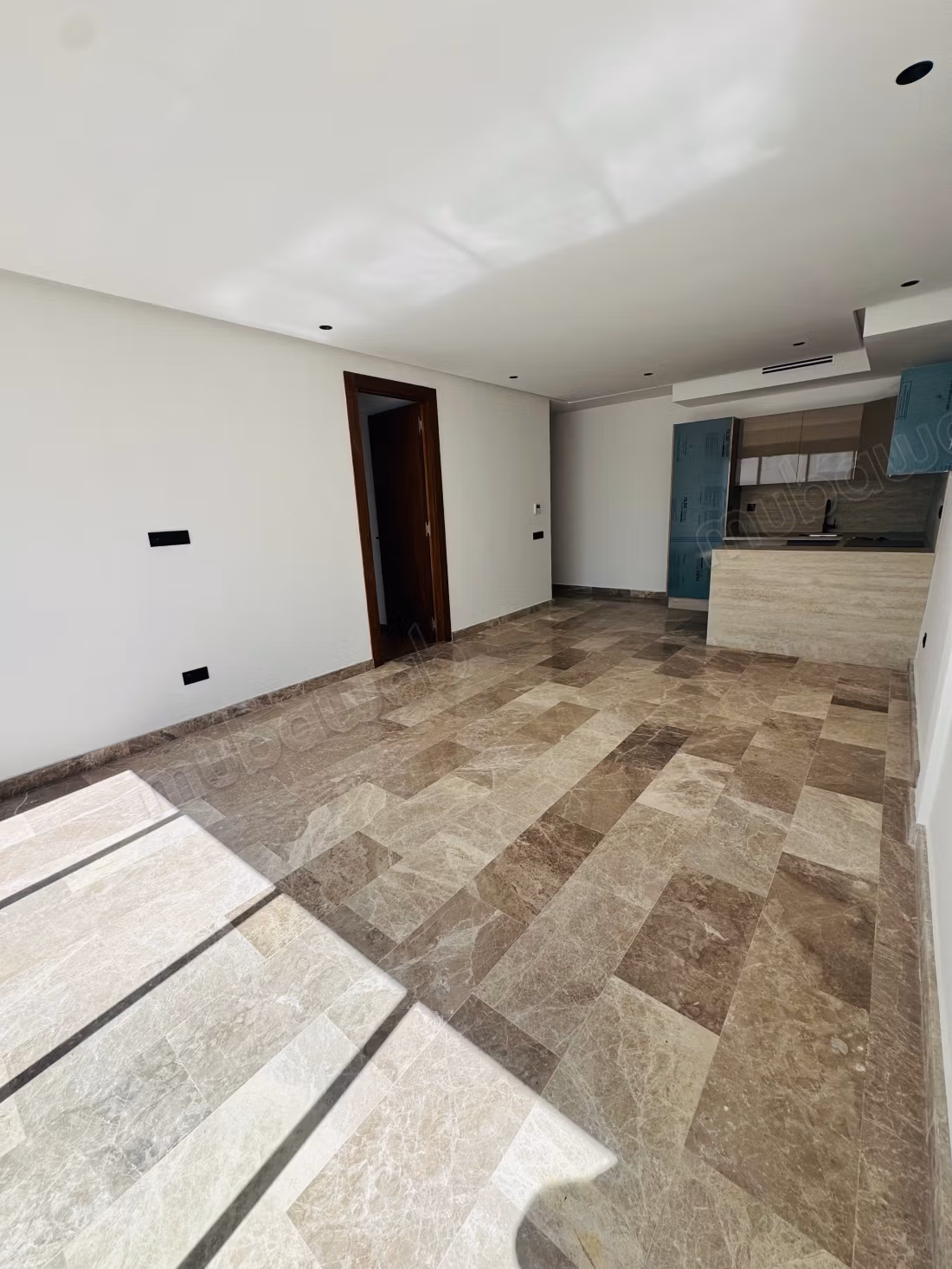 Appartement à vendre à Les princesses. 1 chambre. Porte blindée, sécurité