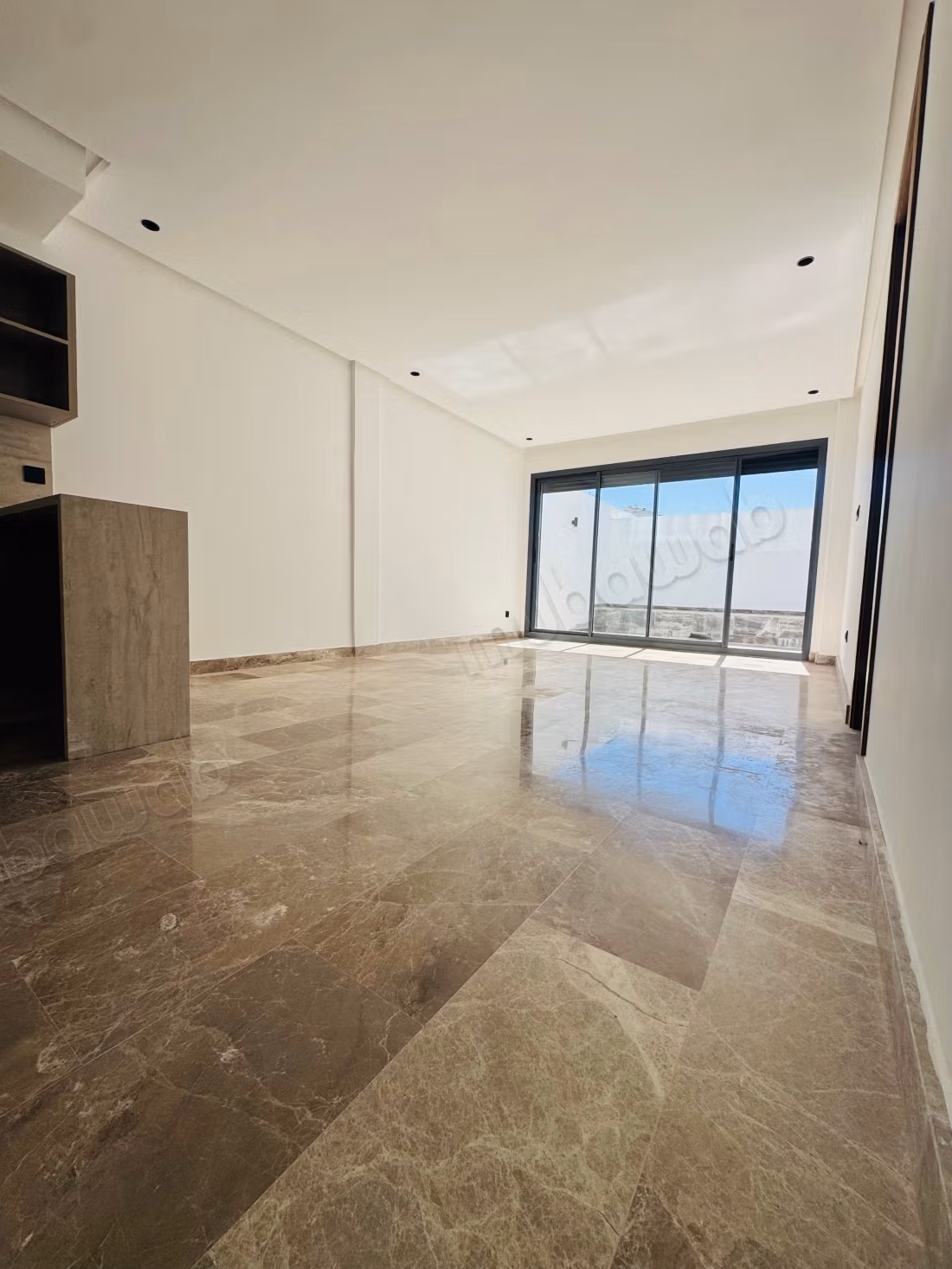 Appartement à vendre à Les princesses. 1 chambre. Porte blindée, sécurité