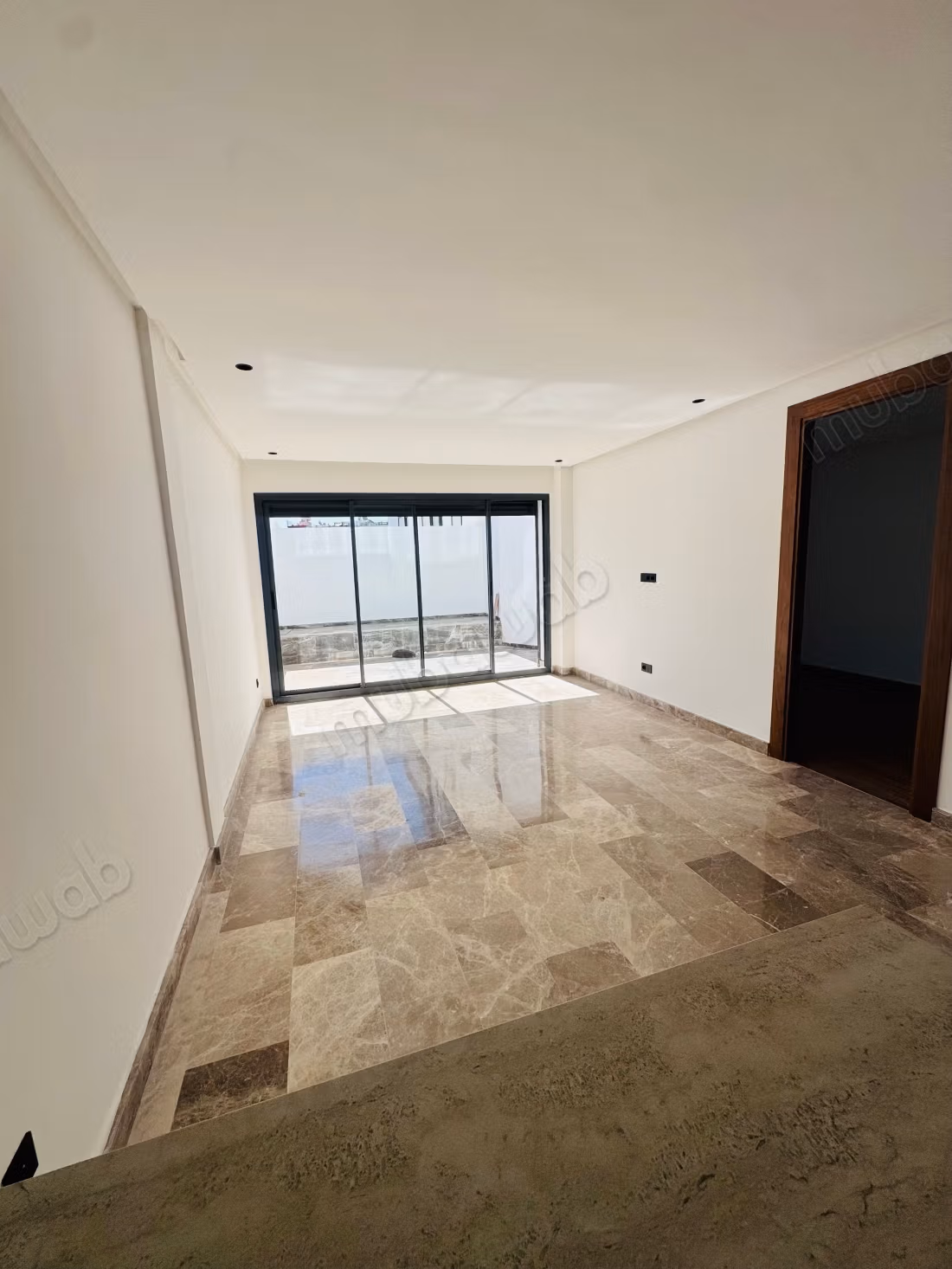 Appartement à vendre à Les princesses. 1 chambre. Porte blindée, sécurité
