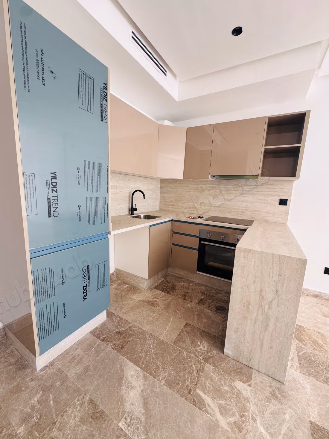 Appartement à vendre à Les princesses. 1 chambre. Porte blindée, sécurité