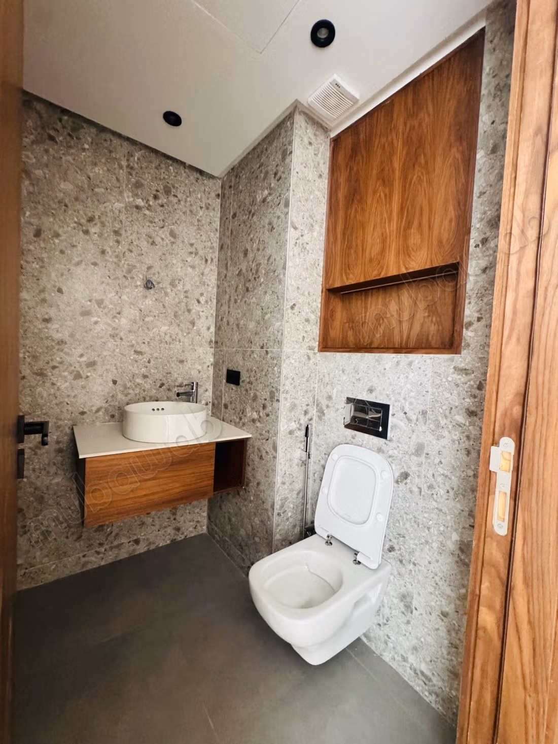 Appartement à vendre à Les princesses. 1 chambre. Porte blindée, sécurité