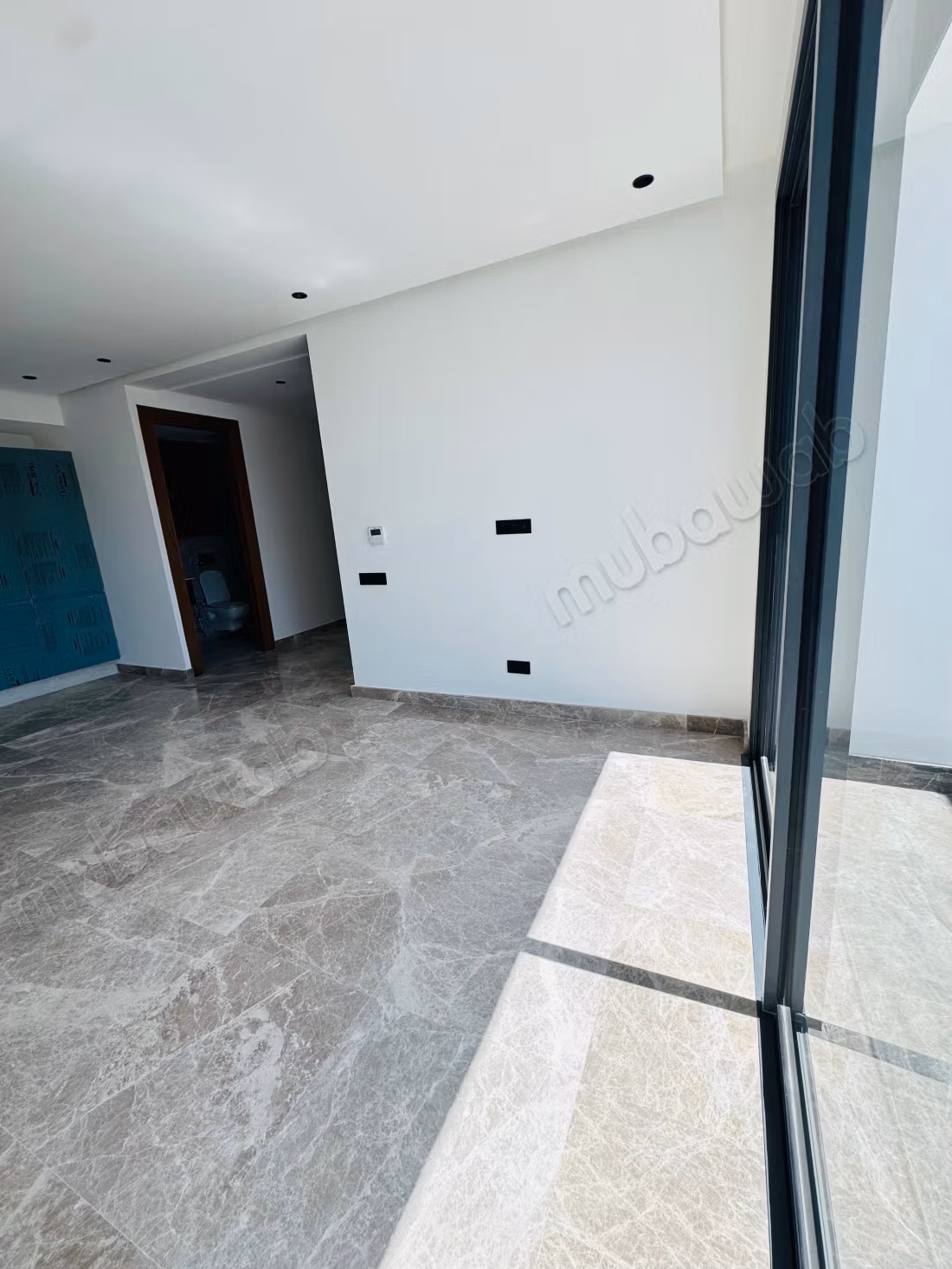Appartement à vendre à Les princesses. 1 chambre. Porte blindée, sécurité
