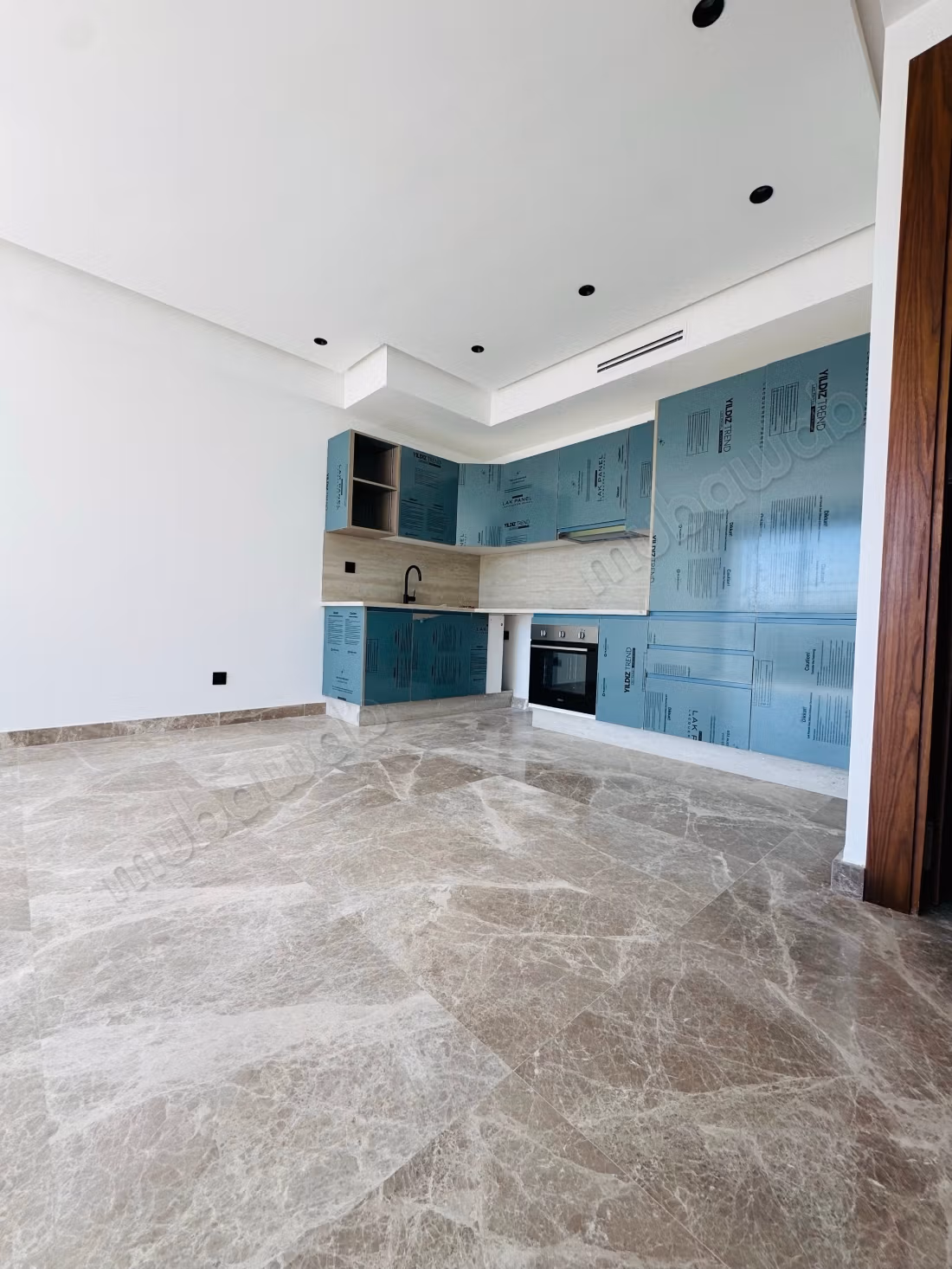 Appartement à vendre à Les princesses. 1 chambre. Porte blindée, sécurité