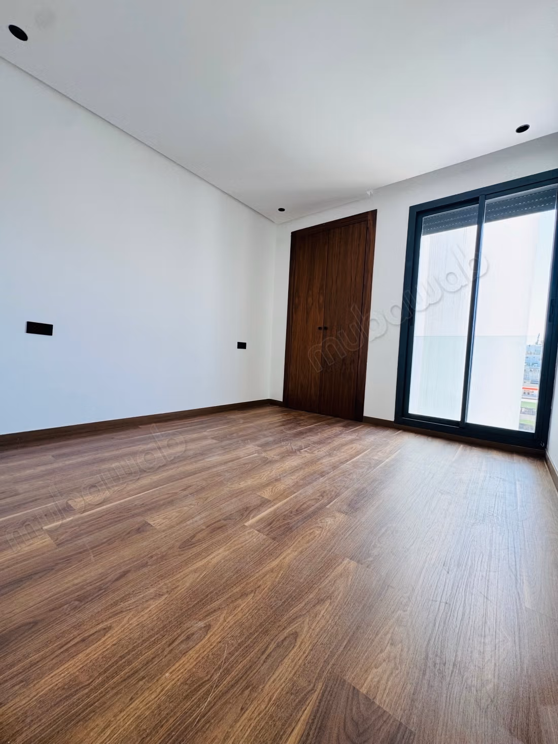 Appartement à vendre à Les princesses. 1 chambre. Porte blindée, sécurité