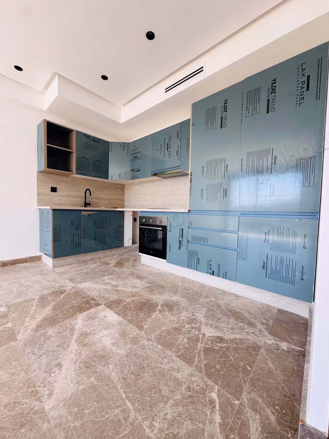 Appartement à vendre à Les princesses. 1 chambre. Porte blindée, sécurité