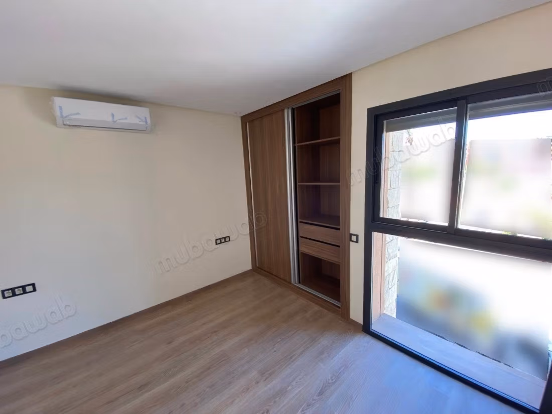 Appartamento moderno vuoto 2 camere in affitto