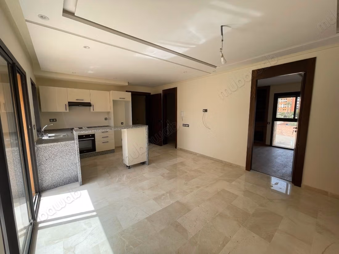 Appartamento moderno vuoto 2 camere in affitto