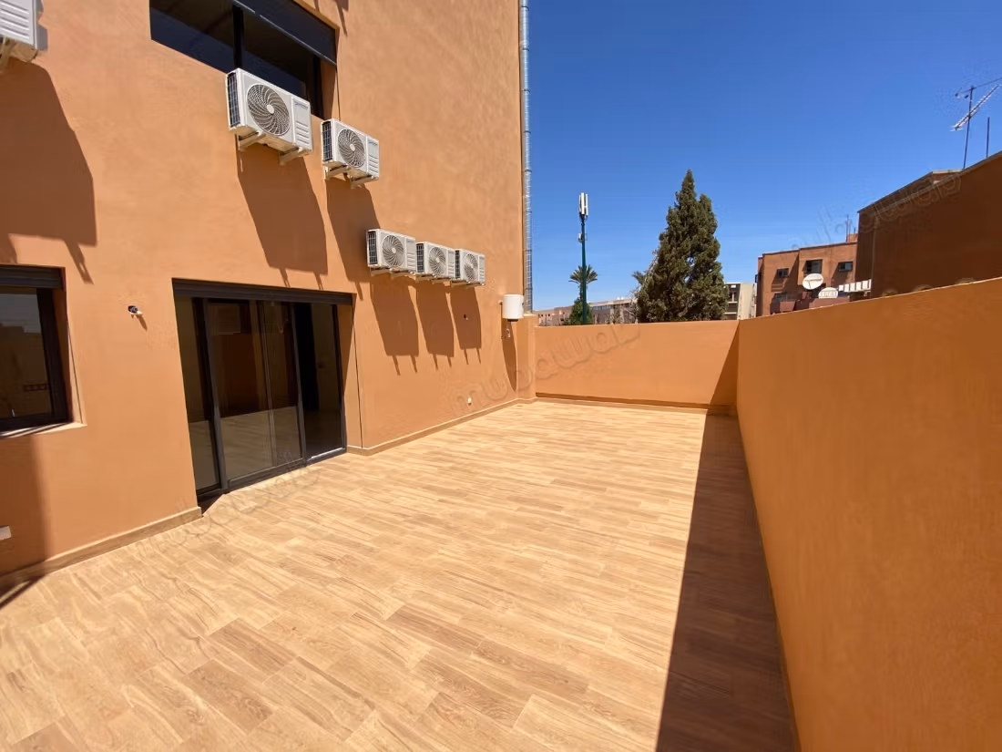 Appartamento moderno vuoto 2 camere in affitto