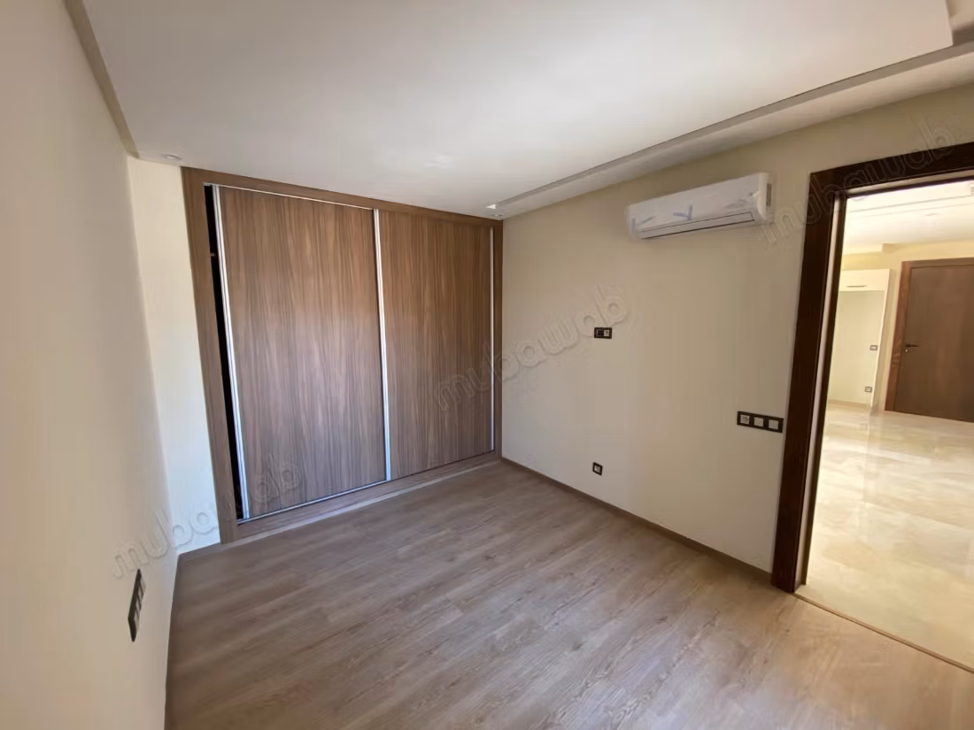 Appartamento moderno vuoto 2 camere in affitto
