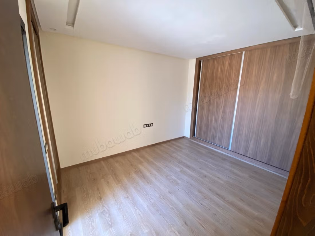 Appartamento moderno vuoto 2 camere in affitto