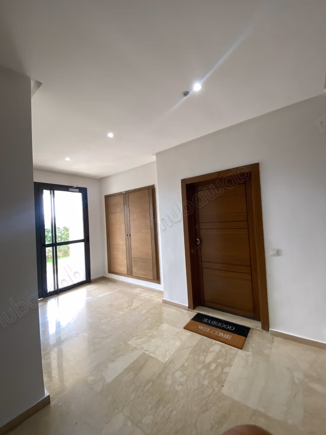 Bel appartamento in affitto a Harhoura. 3 camere confortevoli. Arredato