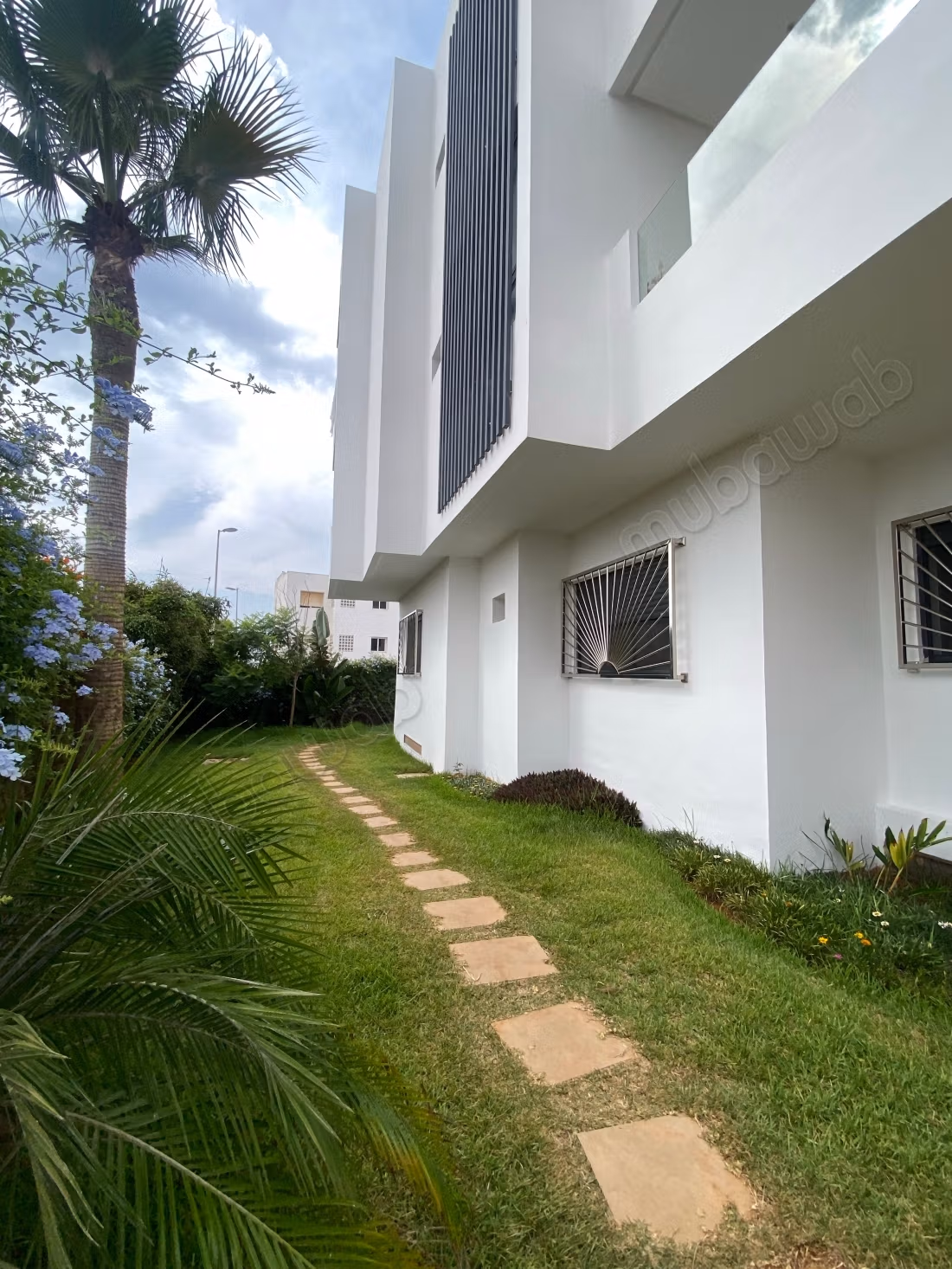 Bel appartamento in affitto a Harhoura. 3 camere confortevoli. Arredato