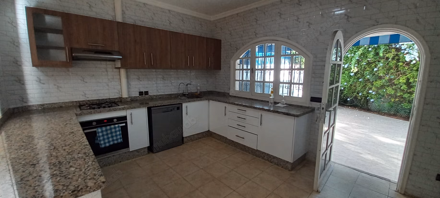 Villa a la location vide a val d'anfa 27000dh
