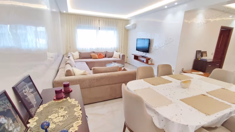 Louez cet appartement à Triangle d'Or. 
3 grandes pièces. 
Meublé