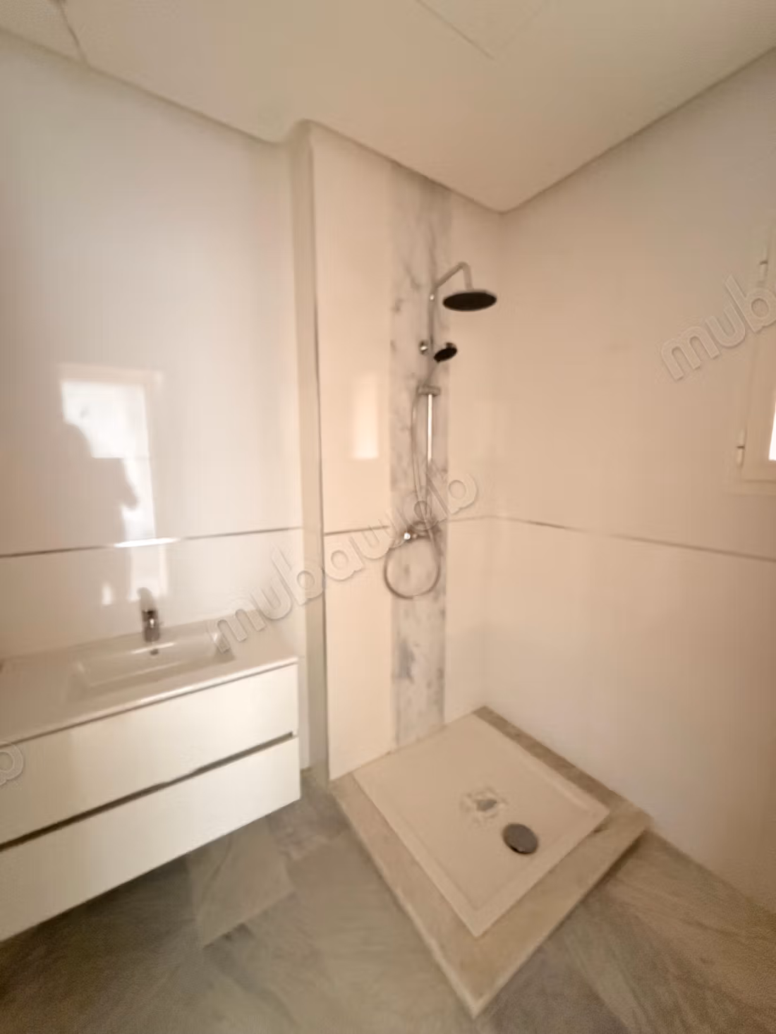 Very nice apartment for rent in Agdal. Total area 94 m². Concierge service, air conditioning