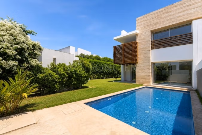 Posizione Superba Villa 563m2 4 Camere con Piscina, Bouskoura