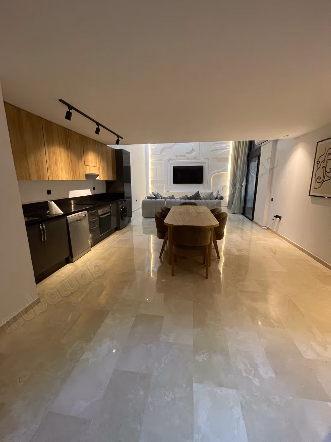 Grand duplex meublé à louer – Quartier Palmier