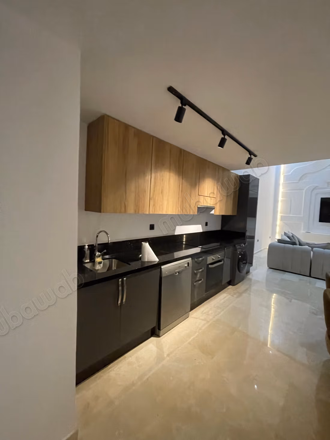 Grand duplex meublé à louer – Quartier Palmier