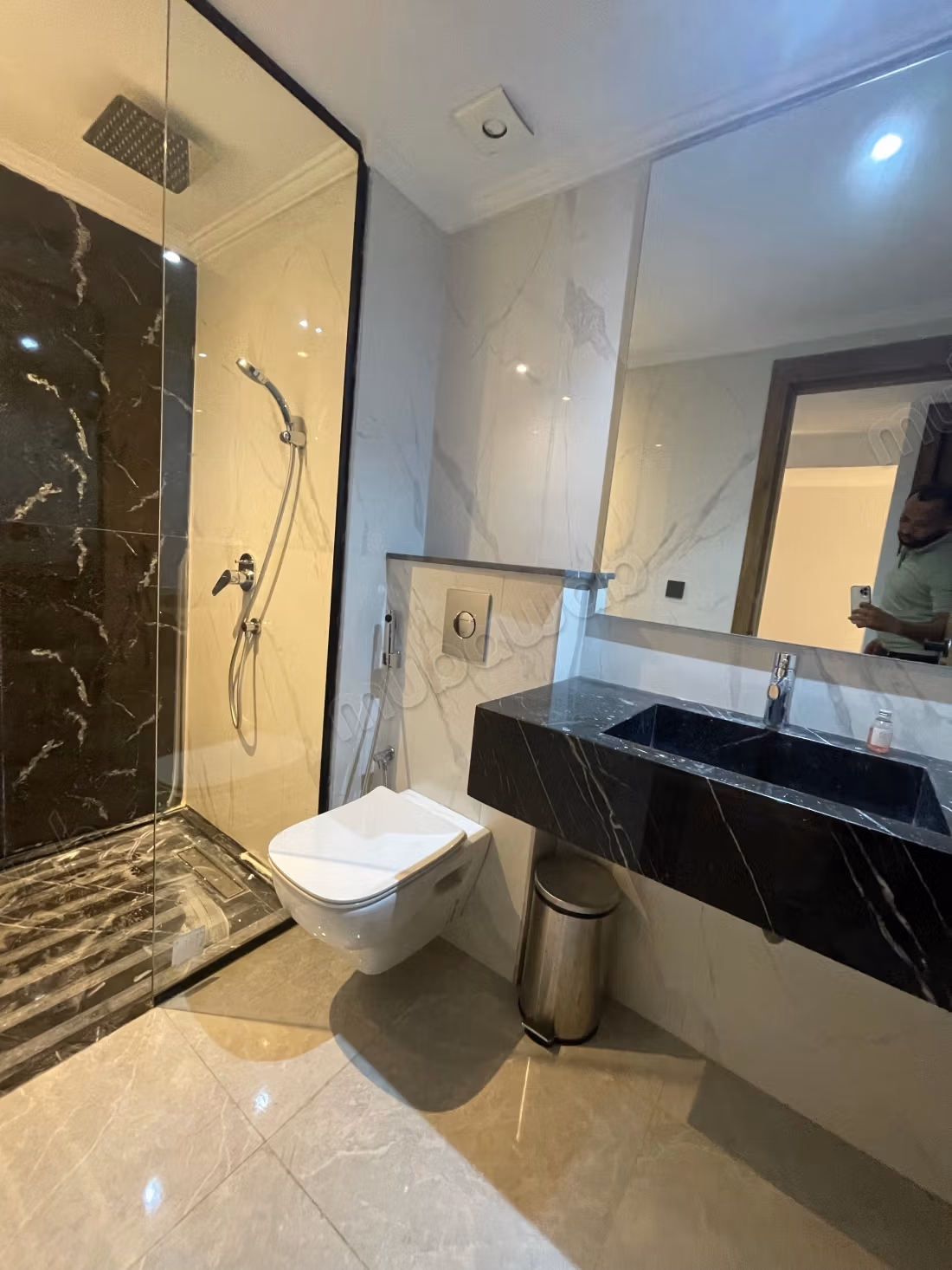 Grand duplex meublé à louer – Quartier Palmier