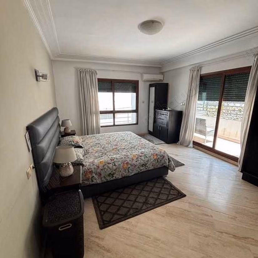 Appartement à Louer de 206.0 m² à,