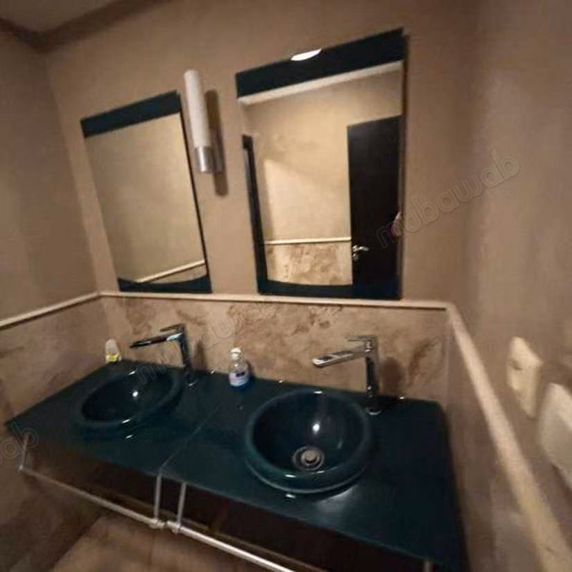Appartement à Louer de 206.0 m² à,