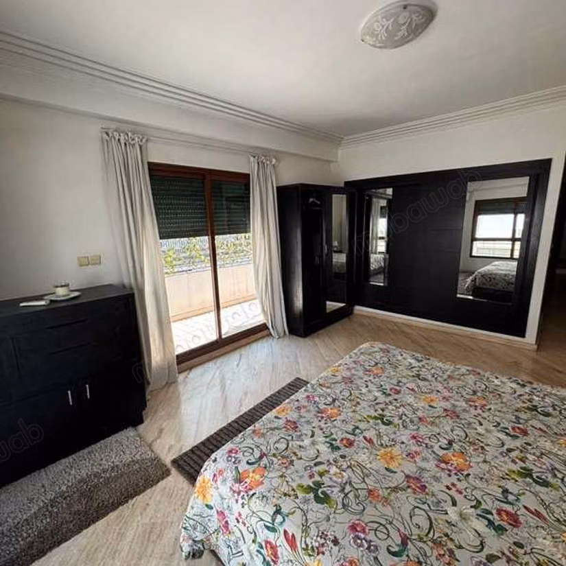 Appartement à Louer de 206.0 m² à,