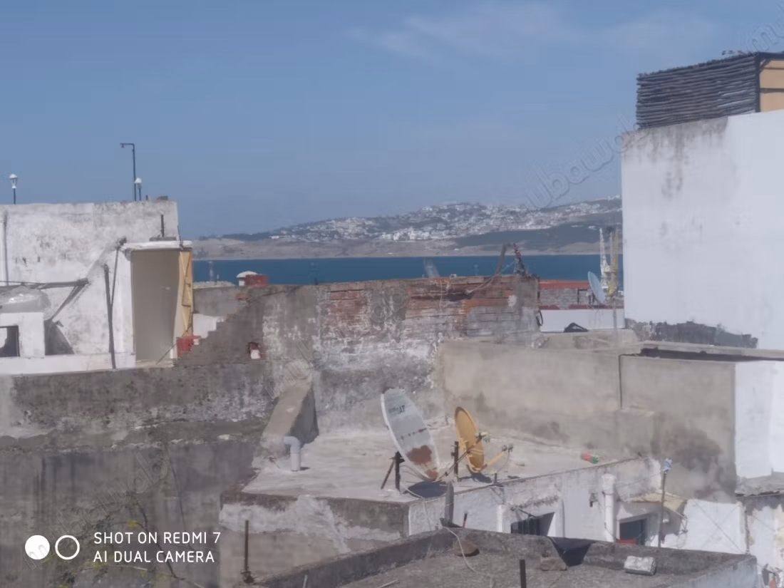 Venta de casa en Medina. Superficie de 150 m². Bella vista al mar