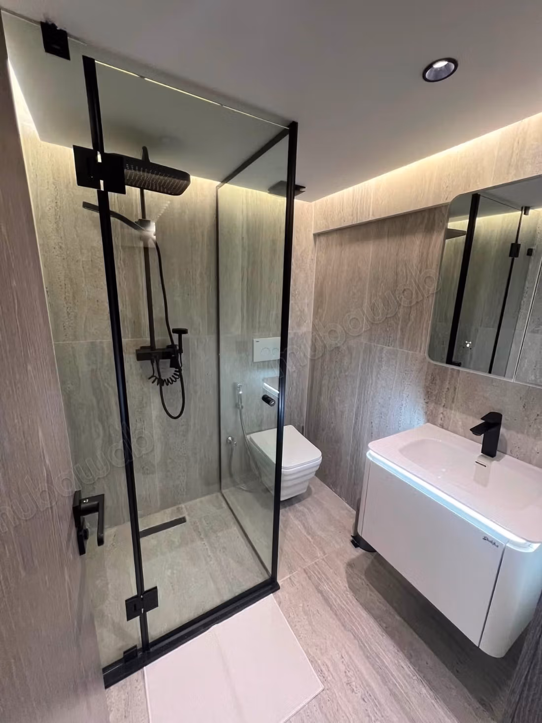 Bel appartement en location à Riviera. 3 grandes pièces. Bien meublé