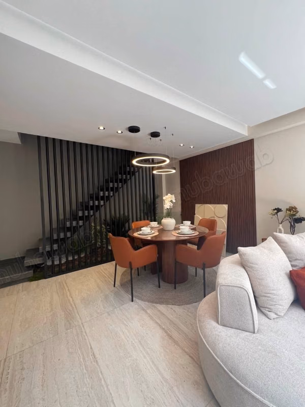 Bel appartement en location à Riviera. 3 grandes pièces. Bien meublé
