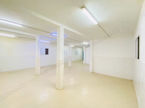 A louer dépôt la soukra 250m