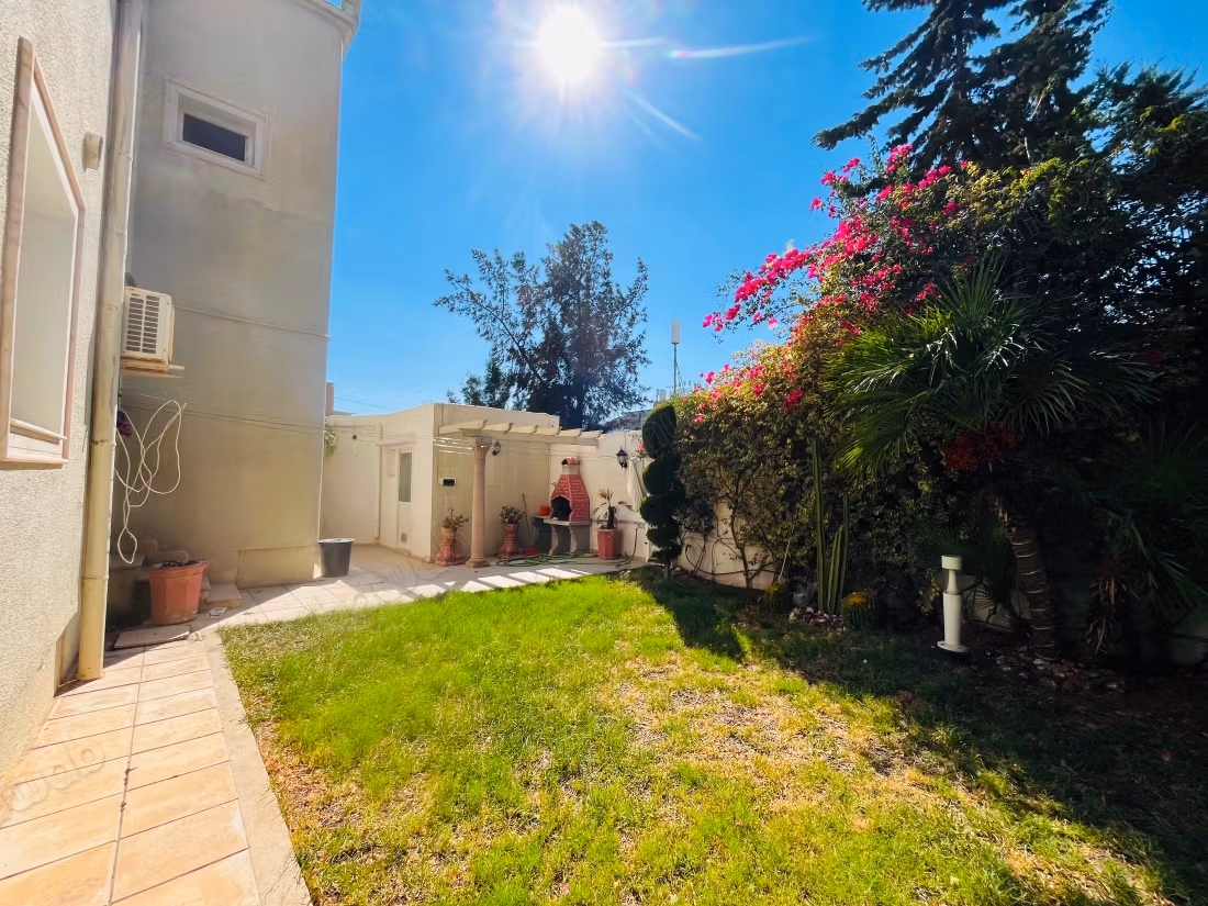 A vendre villa sur un terrain de 689m²sis à Ezzahra