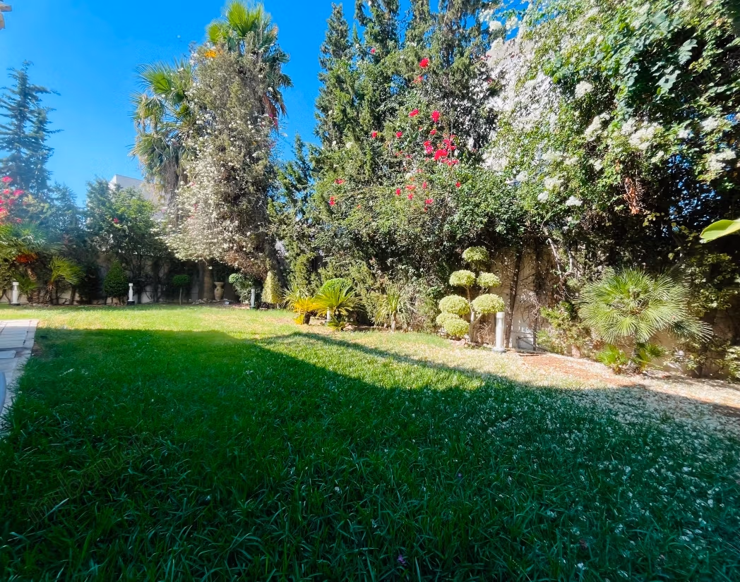 A vendre villa sur un terrain de 689m²sis à Ezzahra