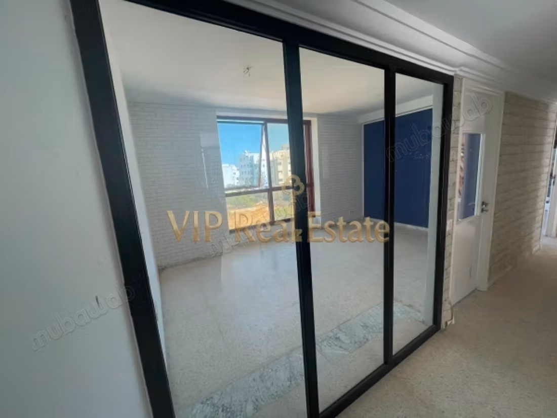 Offices for rent in Les Berges Du Lac 1. Total area 120 m². Private garage