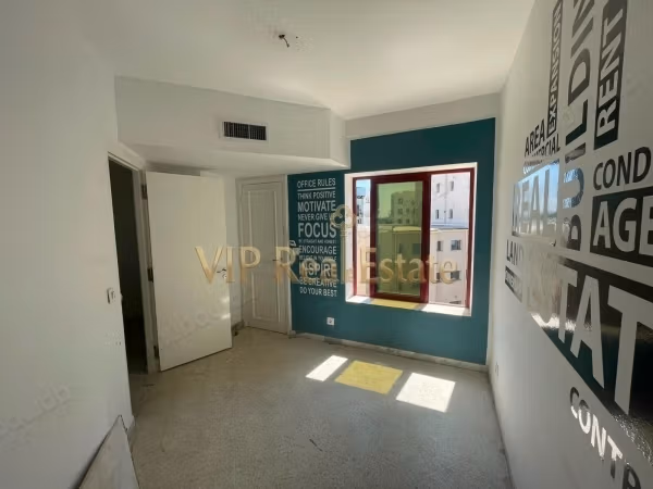 Offices for rent in Les Berges Du Lac 1. Total area 120 m². Private garage