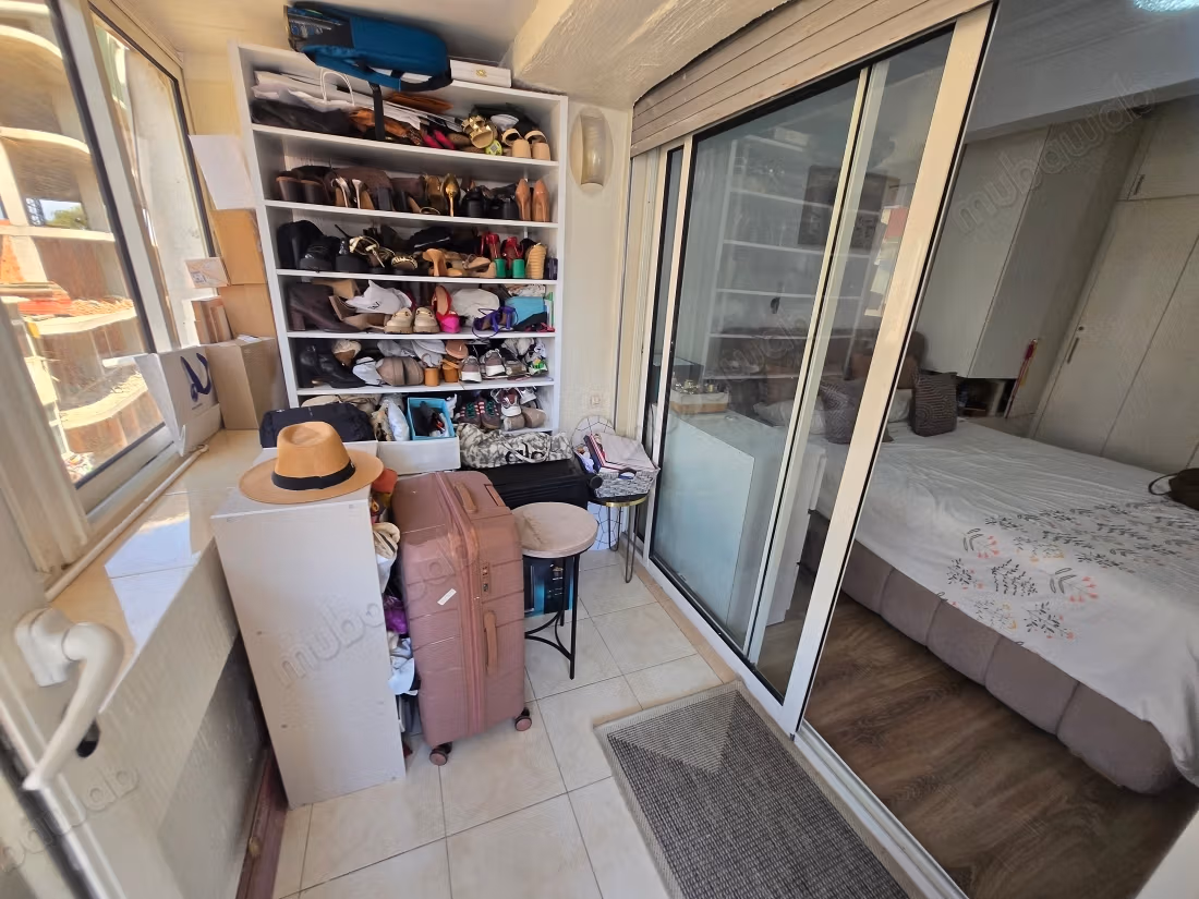 Appartement à l'achat à Bourgogne Est. 3 pièces. Terrasse et ascenseur