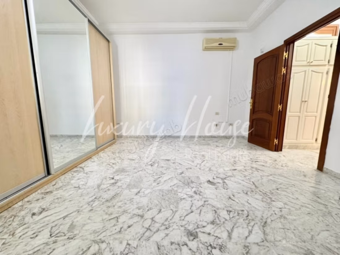 Villa su un piano con giardino a Marsa