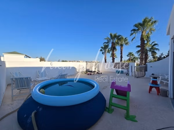Étage de villa s2 à vendre à la Soukra