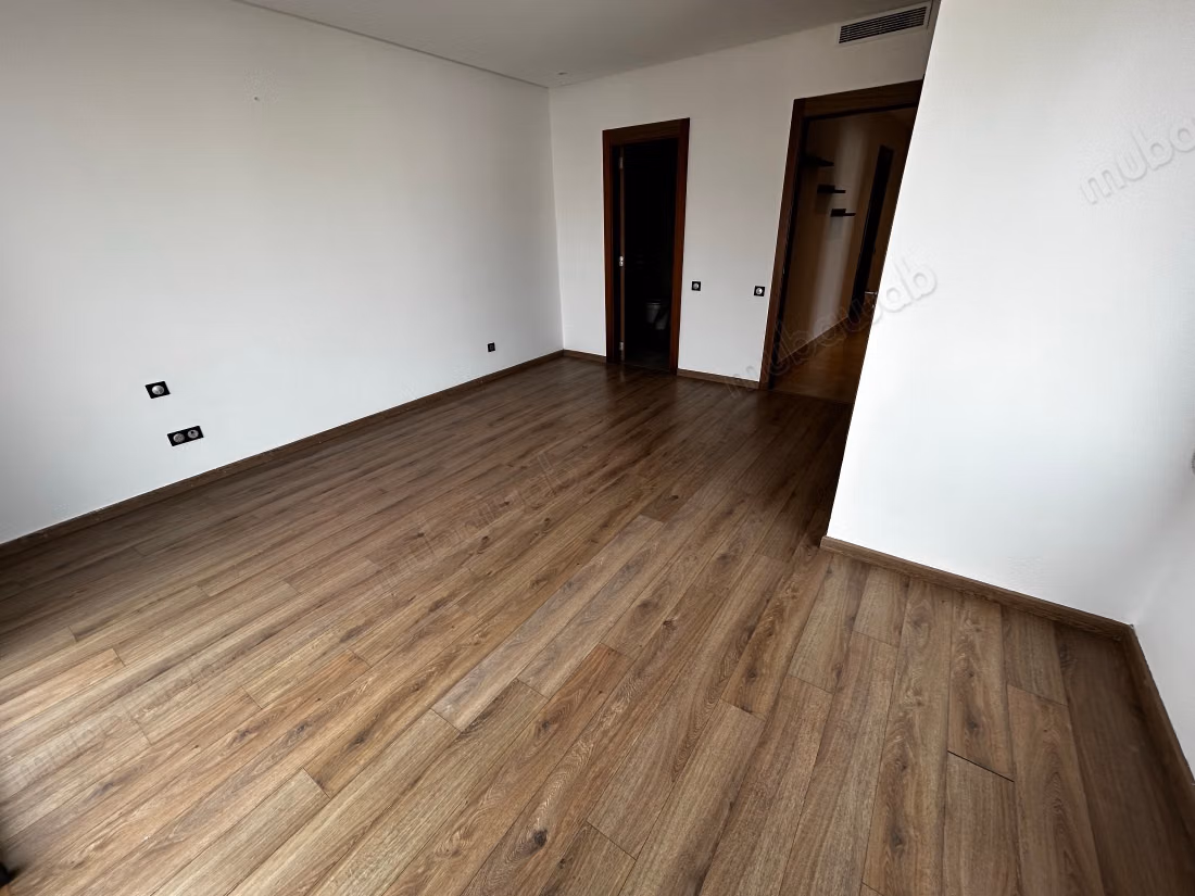 Très joli appartement à louer vide à Maarif Extension