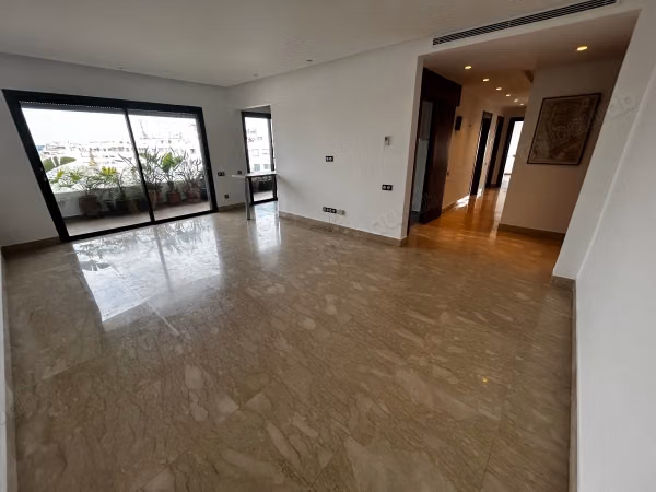 Très joli appartement à louer vide à Maarif Extension