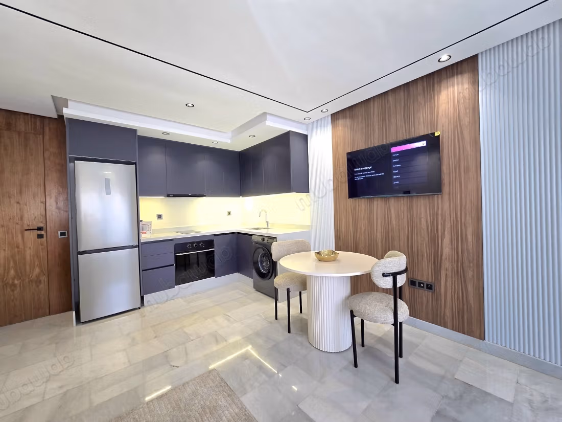 Appartement te huur in Les princesses. 1 mooie kamer. Goed gemeubileerd