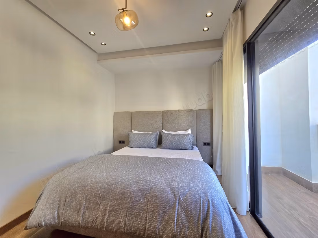 Appartement te huur in Les princesses. 1 mooie kamer. Goed gemeubileerd