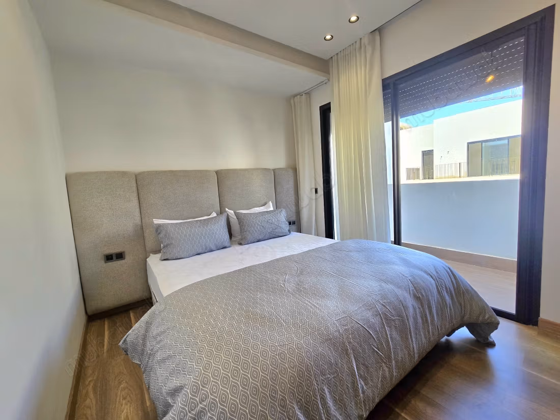 Appartement te huur in Les princesses. 1 mooie kamer. Goed gemeubileerd