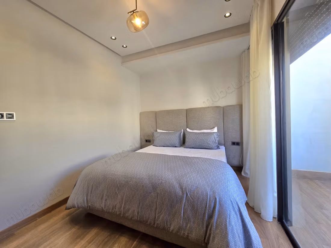 Appartement te huur in Les princesses. 1 mooie kamer. Goed gemeubileerd