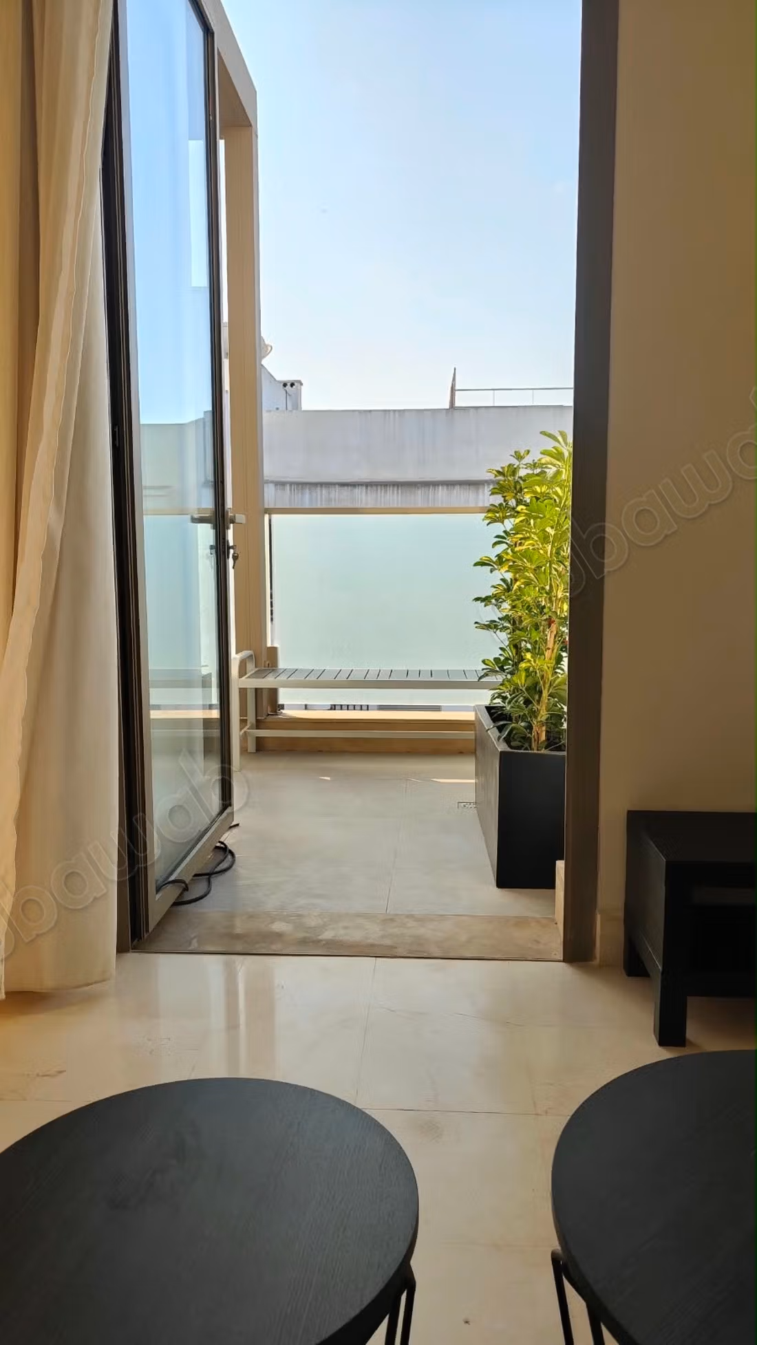 Princesa: Estudio de 60 m2 con terraza y aparcamiento