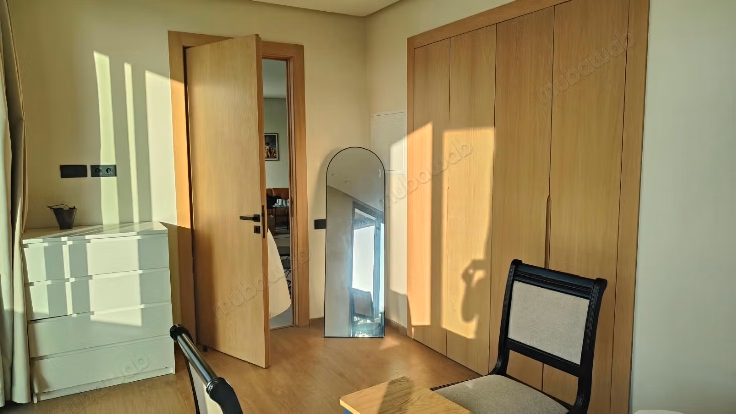 Princesa: Estudio de 60 m2 con terraza y aparcamiento