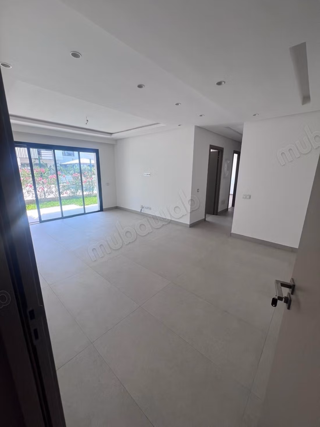 18 000 dhs aïn diab extension casablanca à la location rez de jardin neuf 2 chambres avec piscine commune