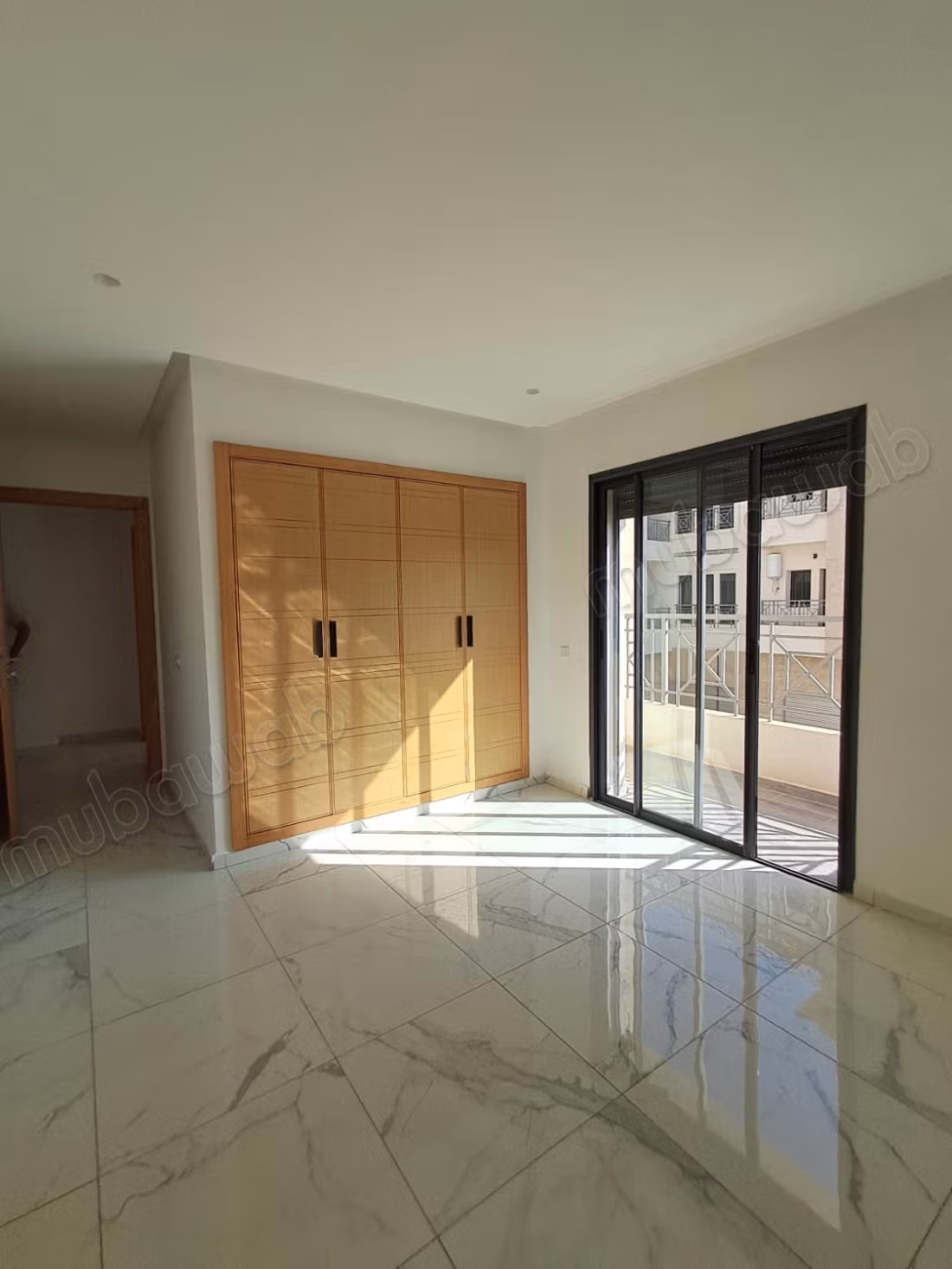 Bel appartement en location à L'Ocean. 
Surface de 120 m². 
Service de concierge et climatisation